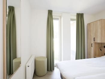 attractive bungalow with a covered terrace near the veluwe