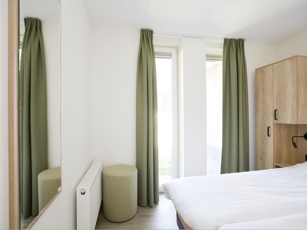 attractive bungalow with a covered terrace near the veluwe