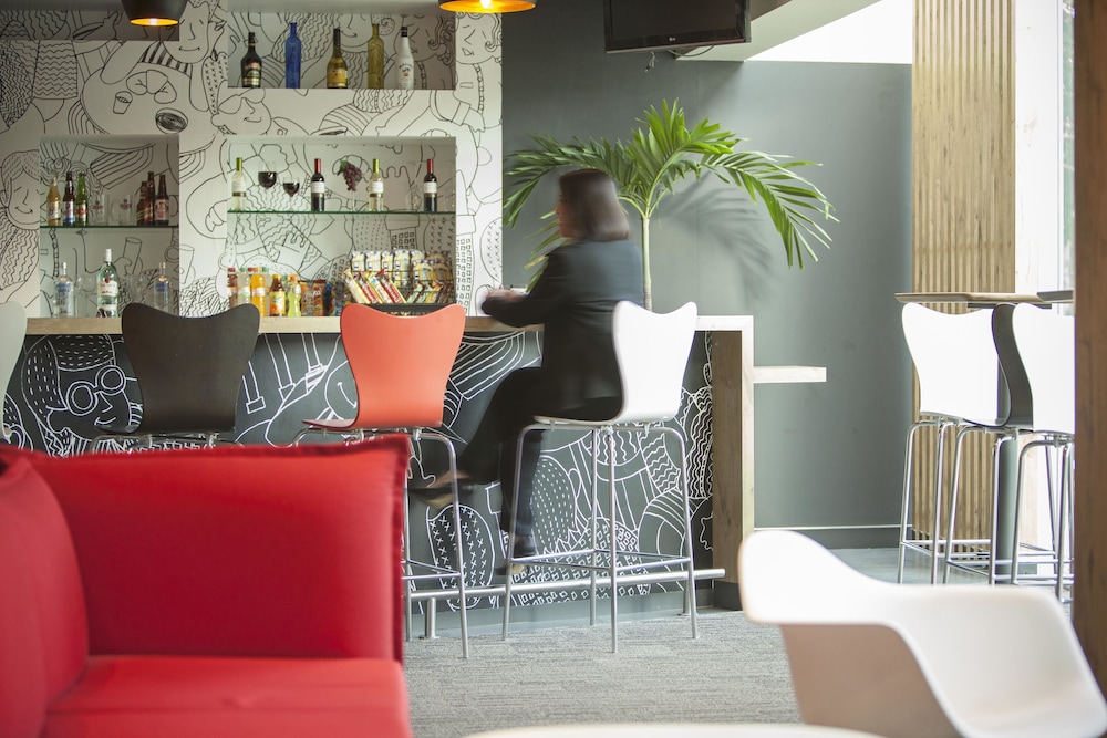 ibis guadalajara expo