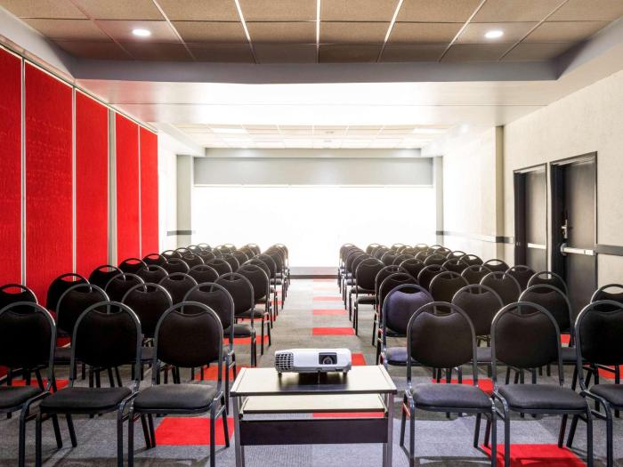 ibis guadalajara expo