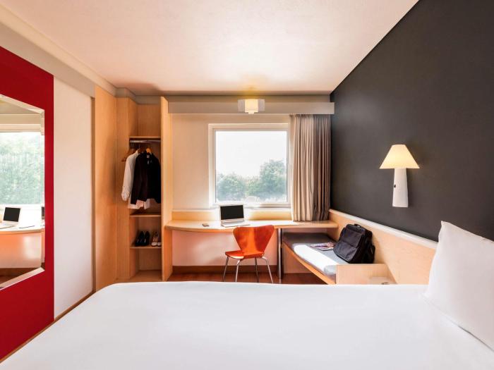 ibis guadalajara expo