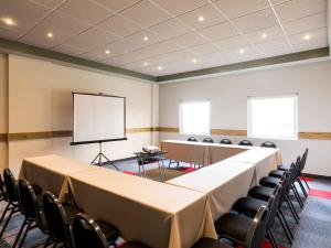 ibis guadalajara expo