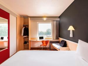 ibis guadalajara expo