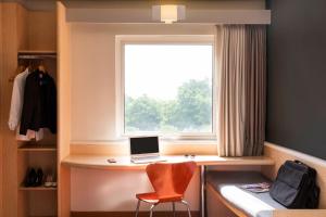 ibis guadalajara expo