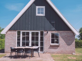 cozy furnished house with garden near nature reserve