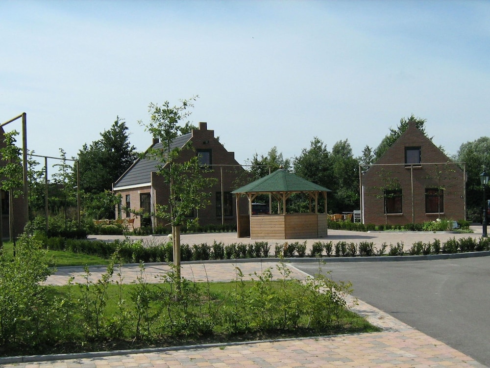 cozy furnished house with garden near nature reserve