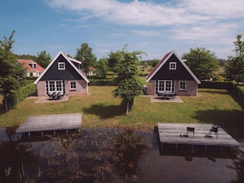 cozy furnished house with garden near nature reserve