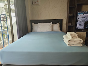 happy holiday resort and apartments patong beach