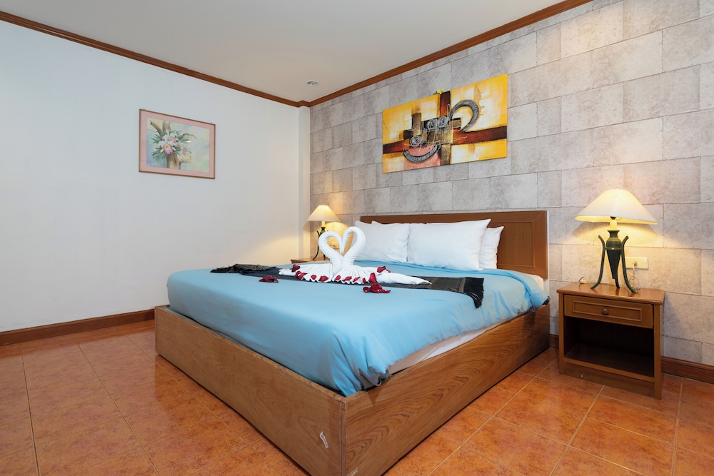 happy holiday resort and apartments patong beach