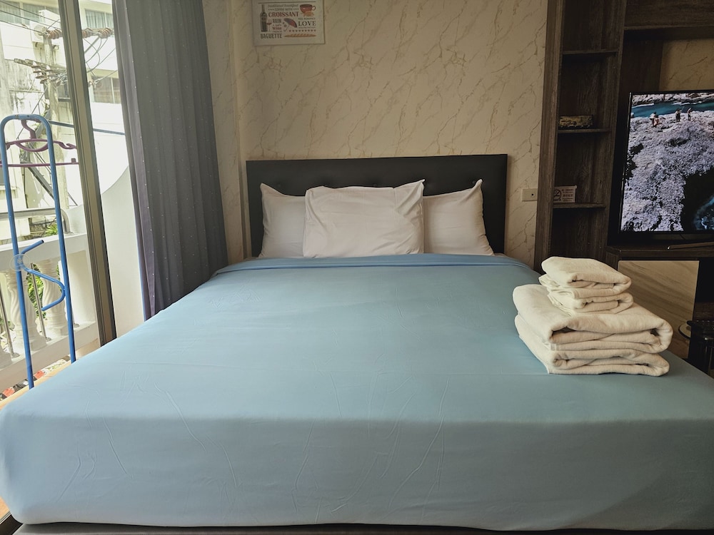 happy holiday resort and apartments patong beach