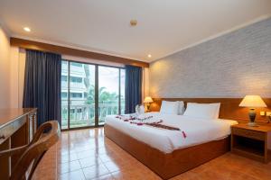 happy holiday resort and apartments patong beach