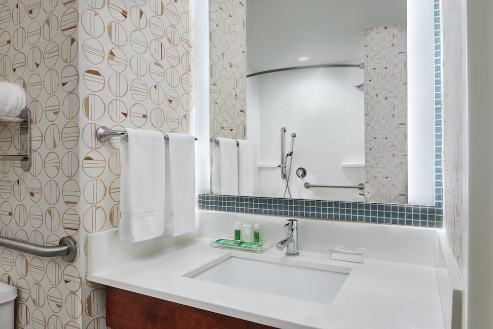 holiday inn gulfport airport by ihg