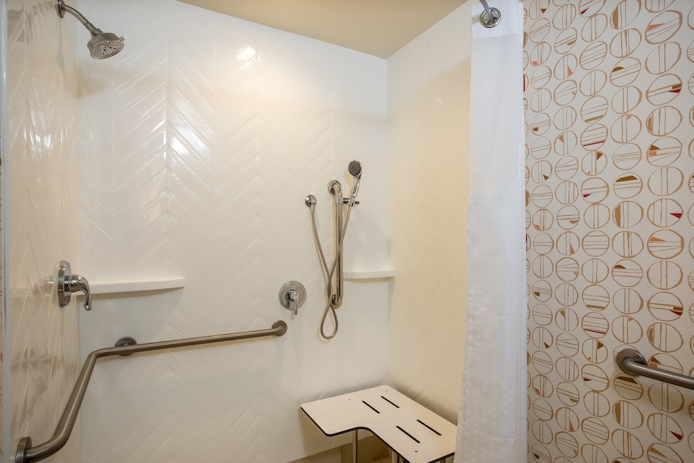 holiday inn gulfport airport by ihg