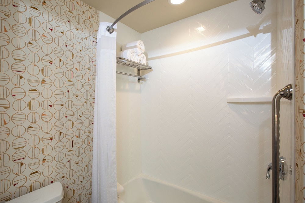 holiday inn gulfport airport by ihg