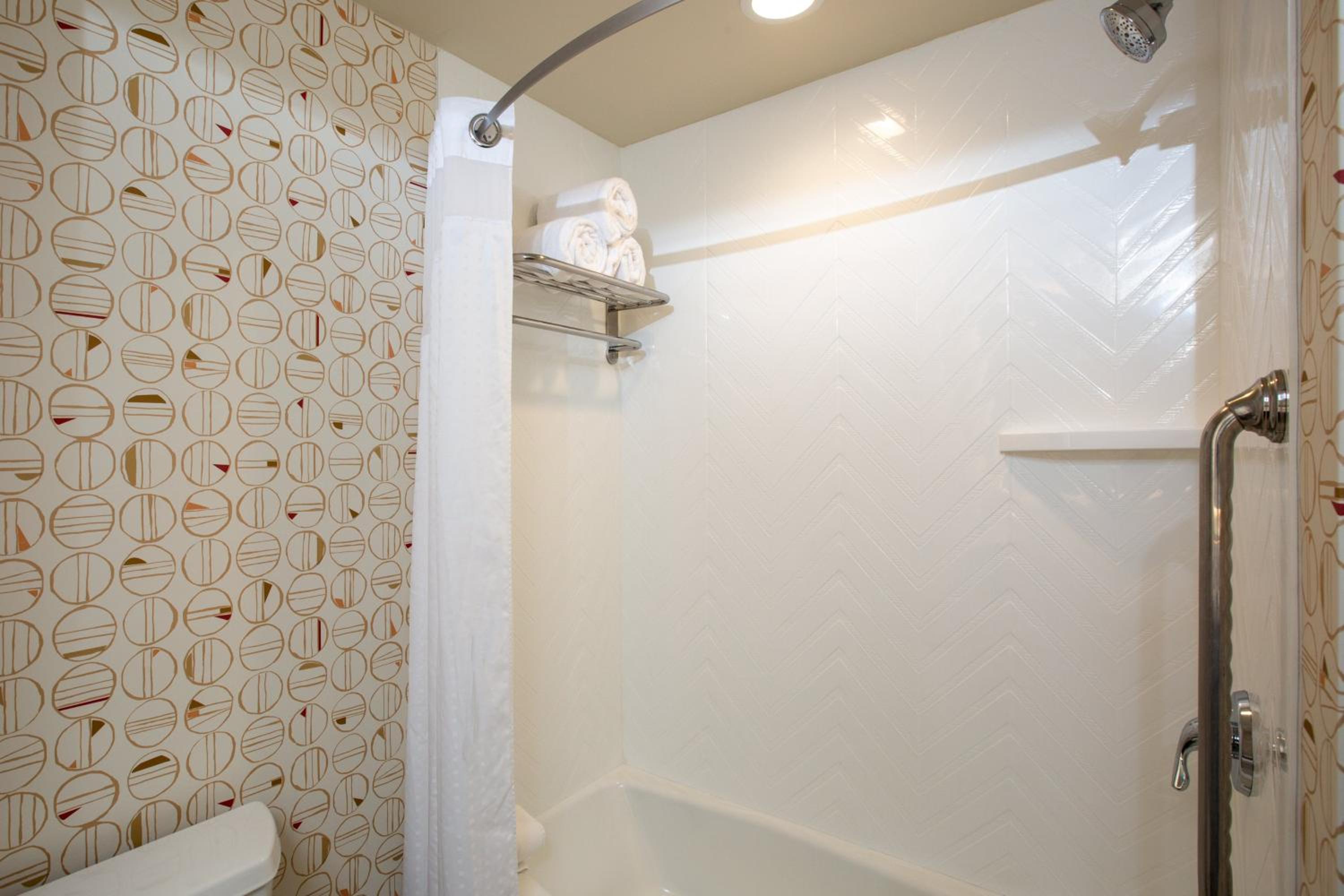 holiday inn gulfport airport by ihg