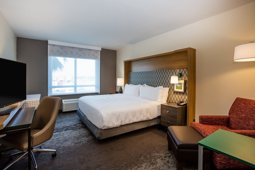 holiday inn gulfport airport by ihg