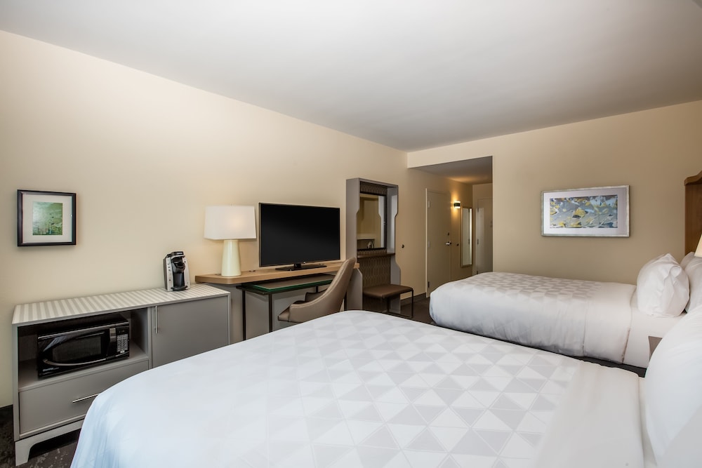 holiday inn gulfport airport by ihg