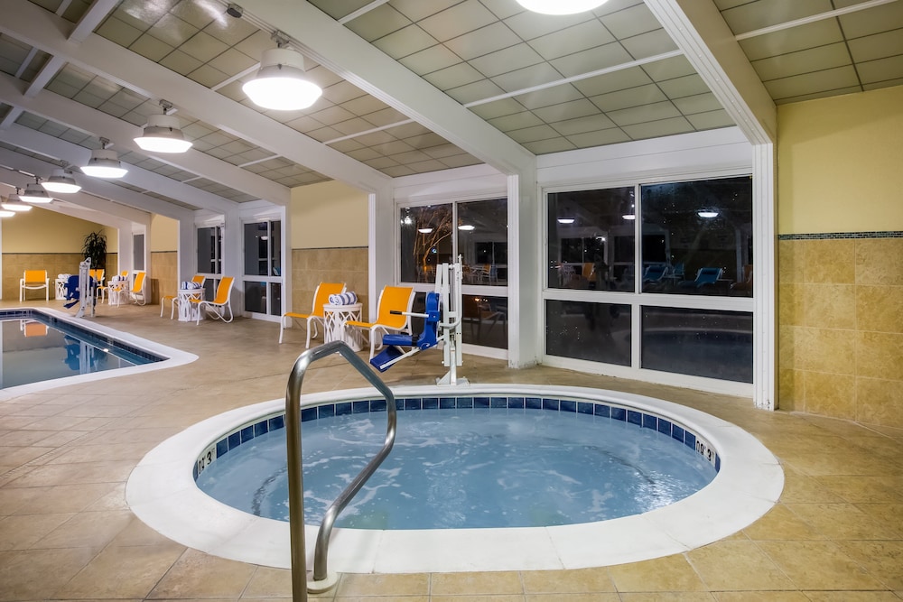 holiday inn gulfport airport by ihg