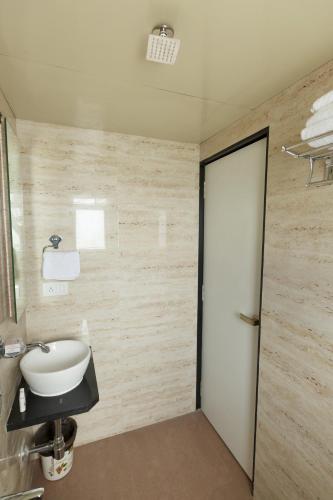 Hotel Crown Inn,Panvel>>Mumbai,3 star