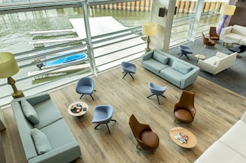 room mate aitana amsterdam