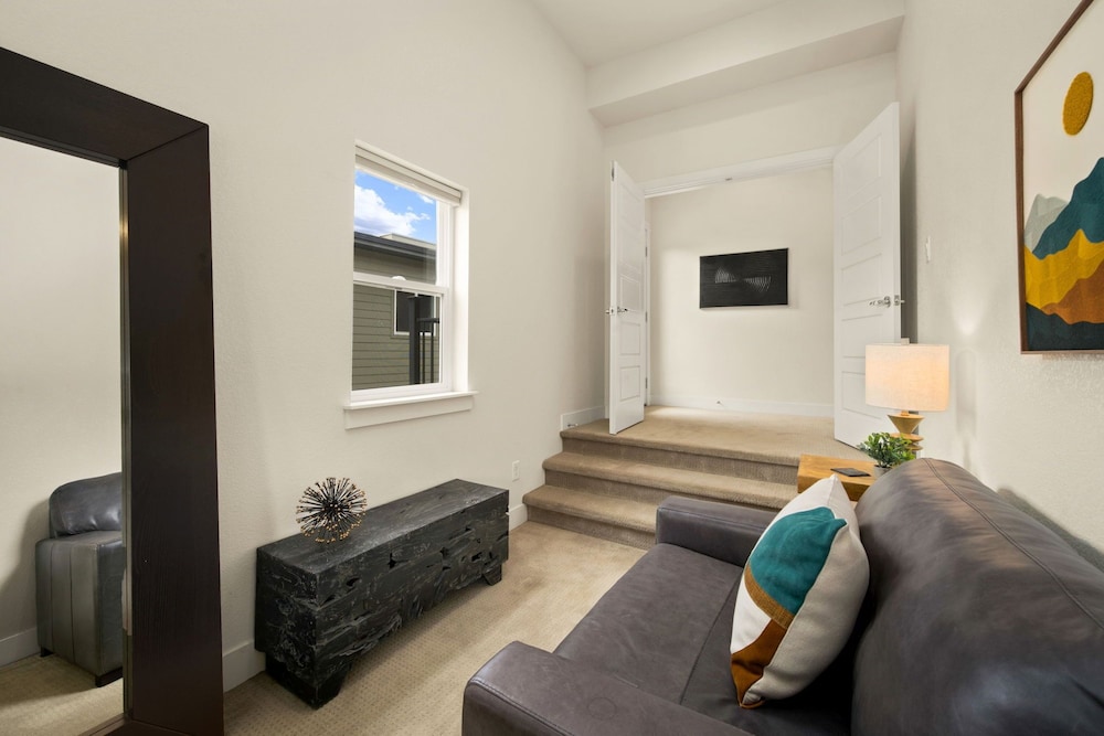 the colorado house in old town brewery district