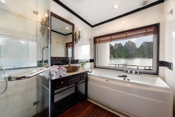 Carina Cruise,,4 star