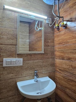 Hotel New Snow Palace,Mcleod Ganj>>Dharamshala,3 star