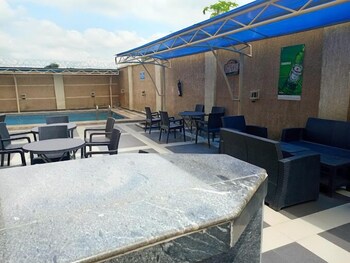 vichi gates hotel and suites