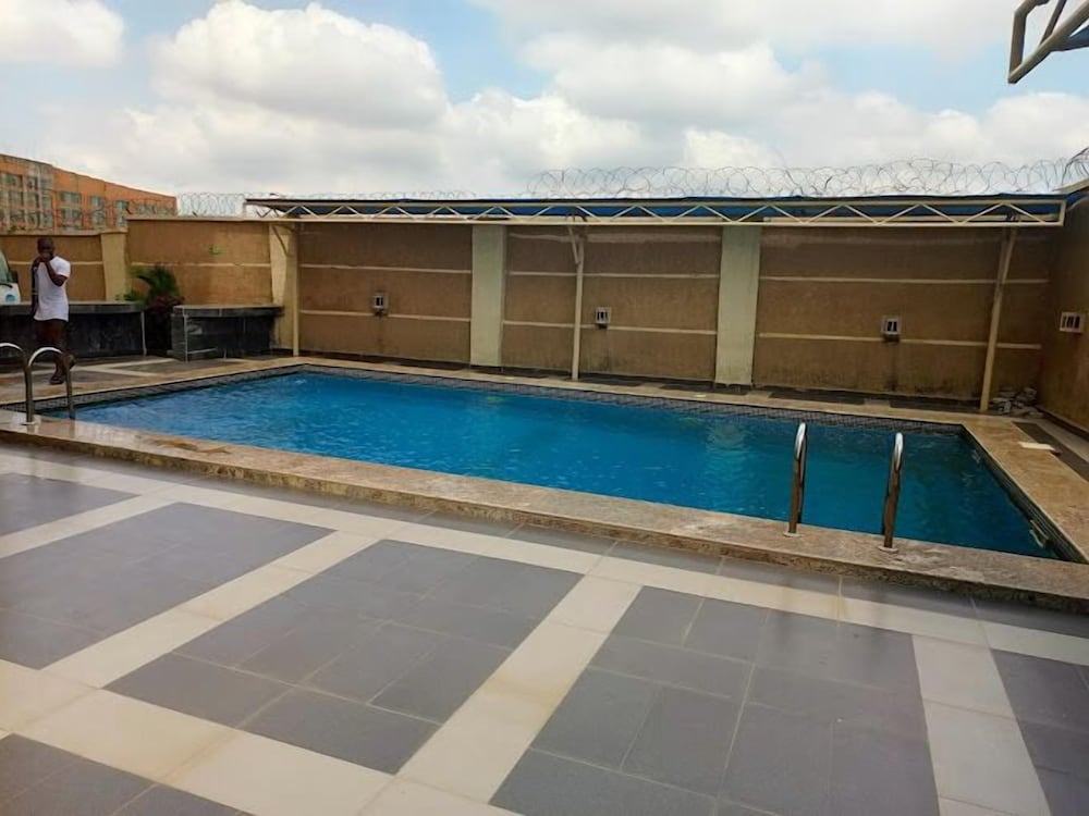 vichi gates hotel and suites