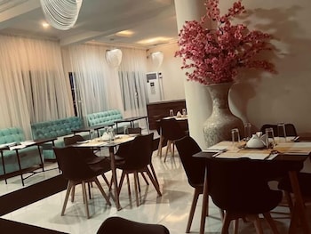 vichi gates hotel and suites