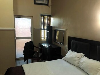 vichi gates hotel and suites