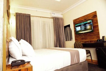 vichi gates hotel and suites