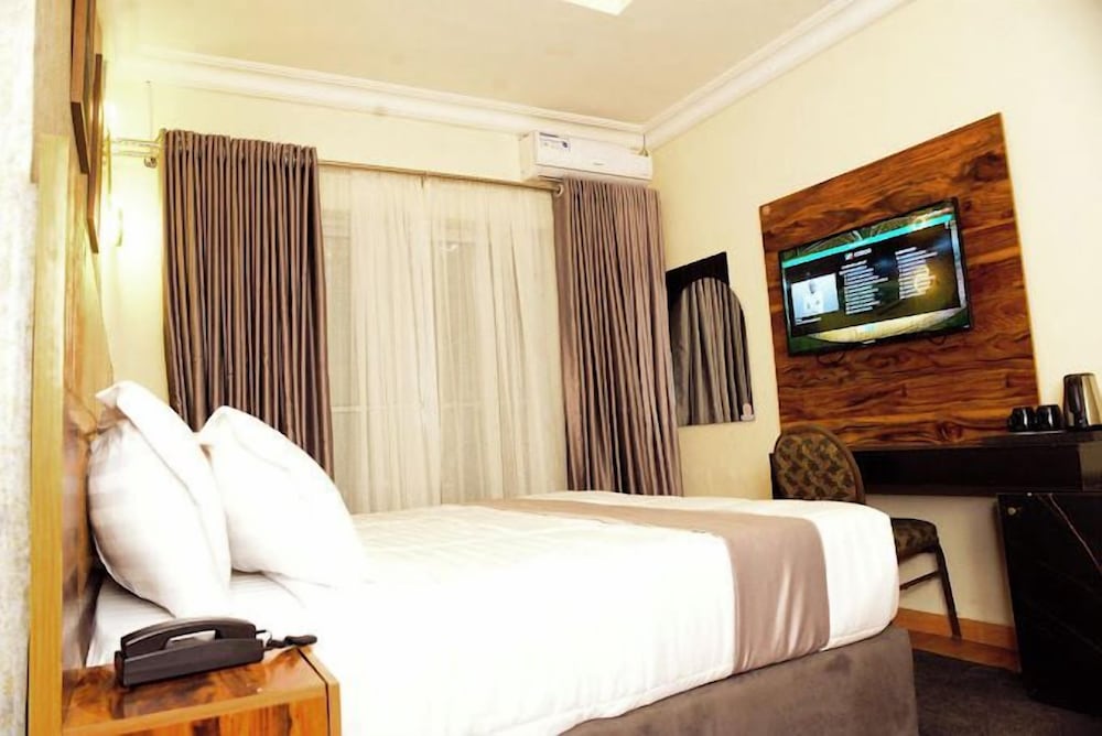 vichi gates hotel and suites