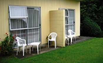 Glowworm Motel,Hangatiki>>Hamilton,2.5 star
