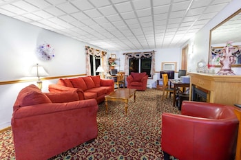 Travelodge By Wyndham Escanaba,Escanaba>>Bark River,2 star