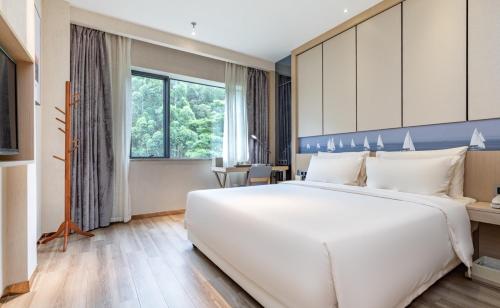 atour hotel xiamen binbei government