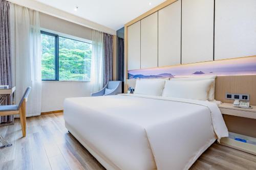 atour hotel xiamen binbei government