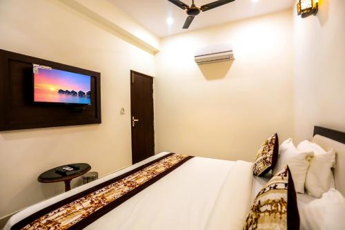 Hotel The Kamla Palace,Belanganj>>Agra,3 star