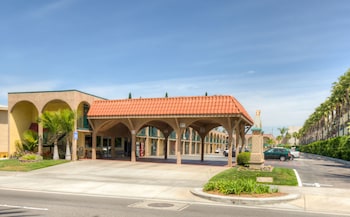 Kings Inn Anaheim At The Park & Convention Center,Near <B>Disney California Adventure</B>Â® Park,2 star