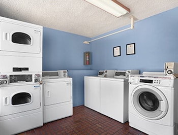 Kings Inn Anaheim At The Park & Convention Center,Near <B>Disney California Adventure</B>Â® Park,2 star