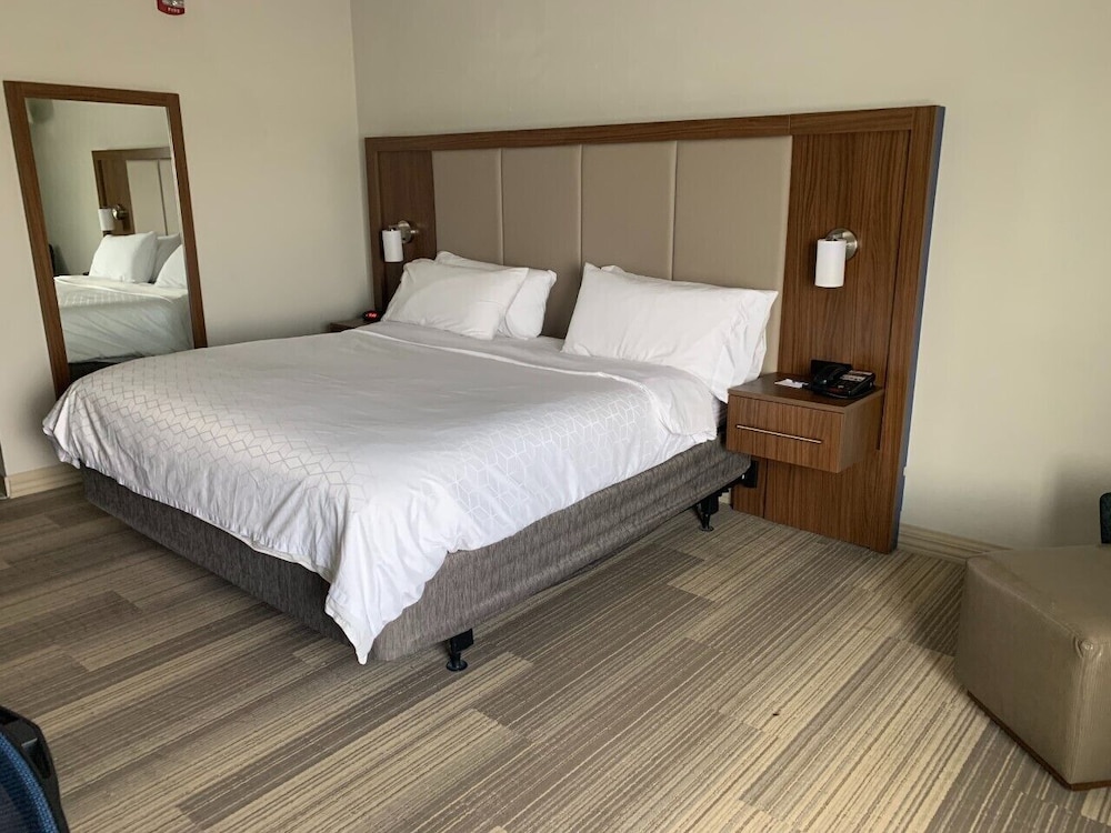 holiday inn express and suites evansville north by ihg