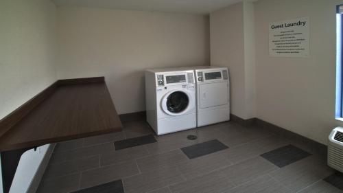 holiday inn express and suites evansville north by ihg
