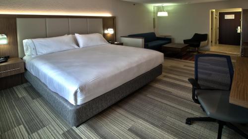 holiday inn express and suites evansville north by ihg