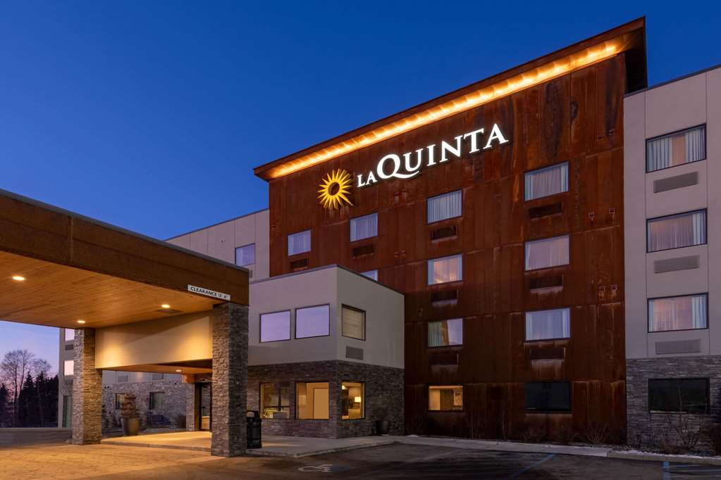 la quinta inn and suites by wyndham anchorage airport