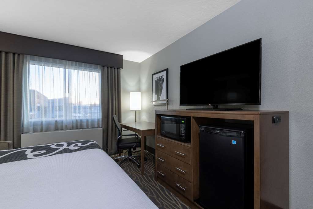 la quinta inn and suites by wyndham anchorage airport