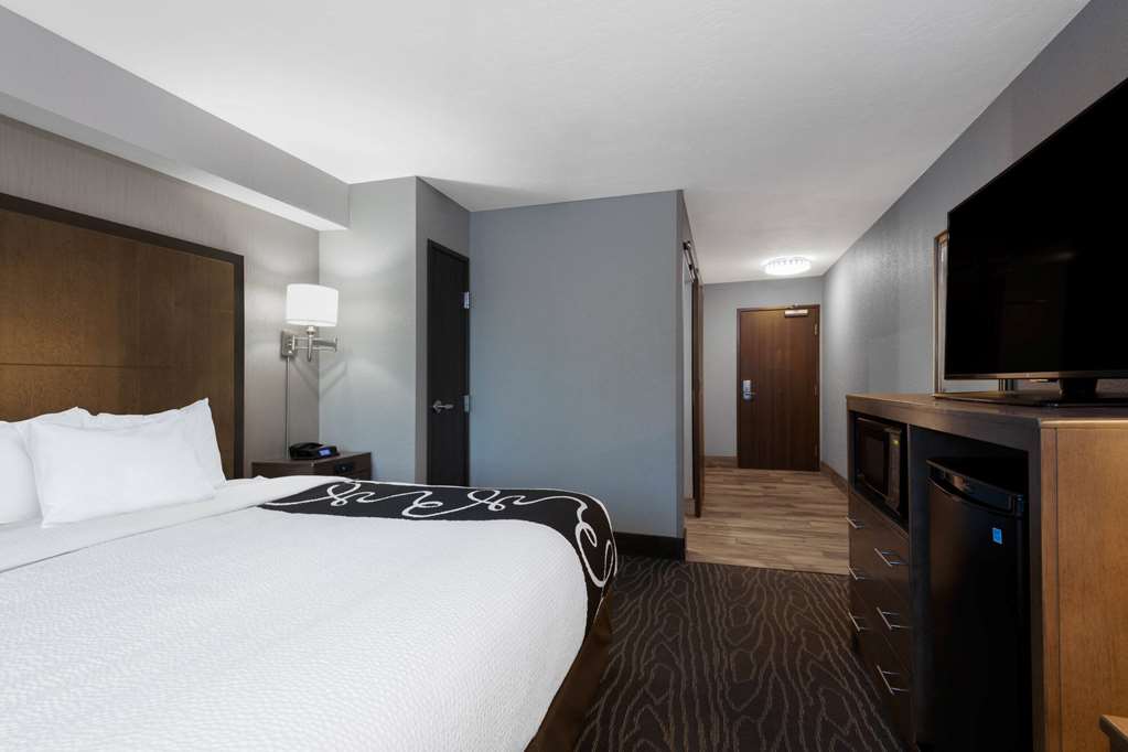 la quinta inn and suites by wyndham anchorage airport