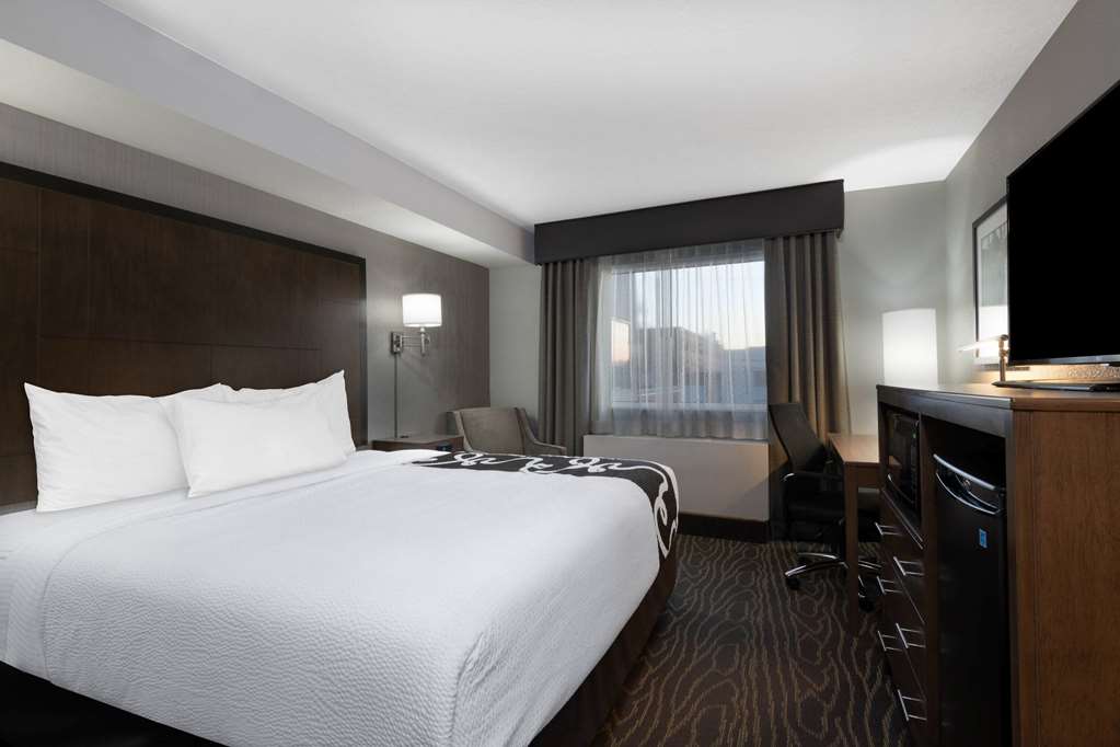 la quinta inn and suites by wyndham anchorage airport