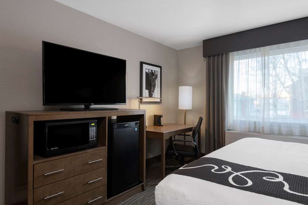 la quinta inn and suites by wyndham anchorage airport