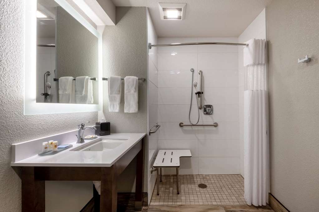 la quinta inn and suites by wyndham anchorage airport