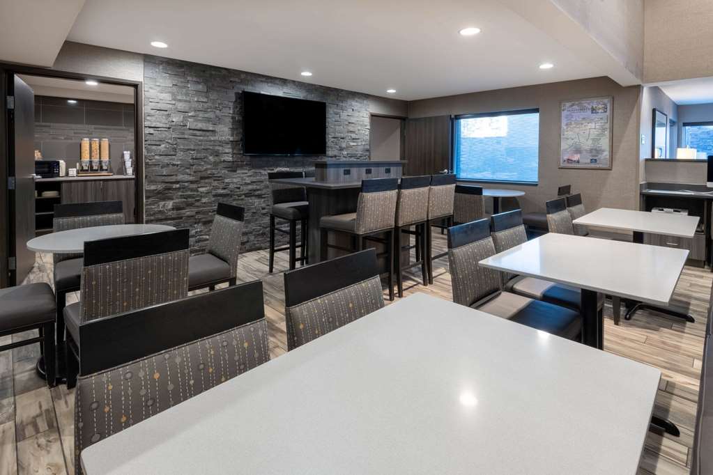la quinta inn and suites by wyndham anchorage airport